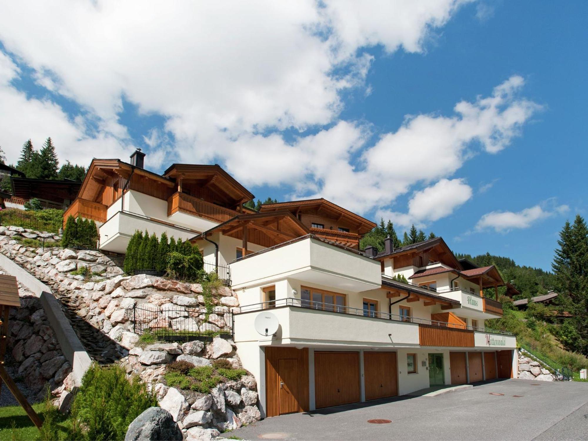 Large Chalet Apartment In Saalbach Hinterglemm エクステリア 写真