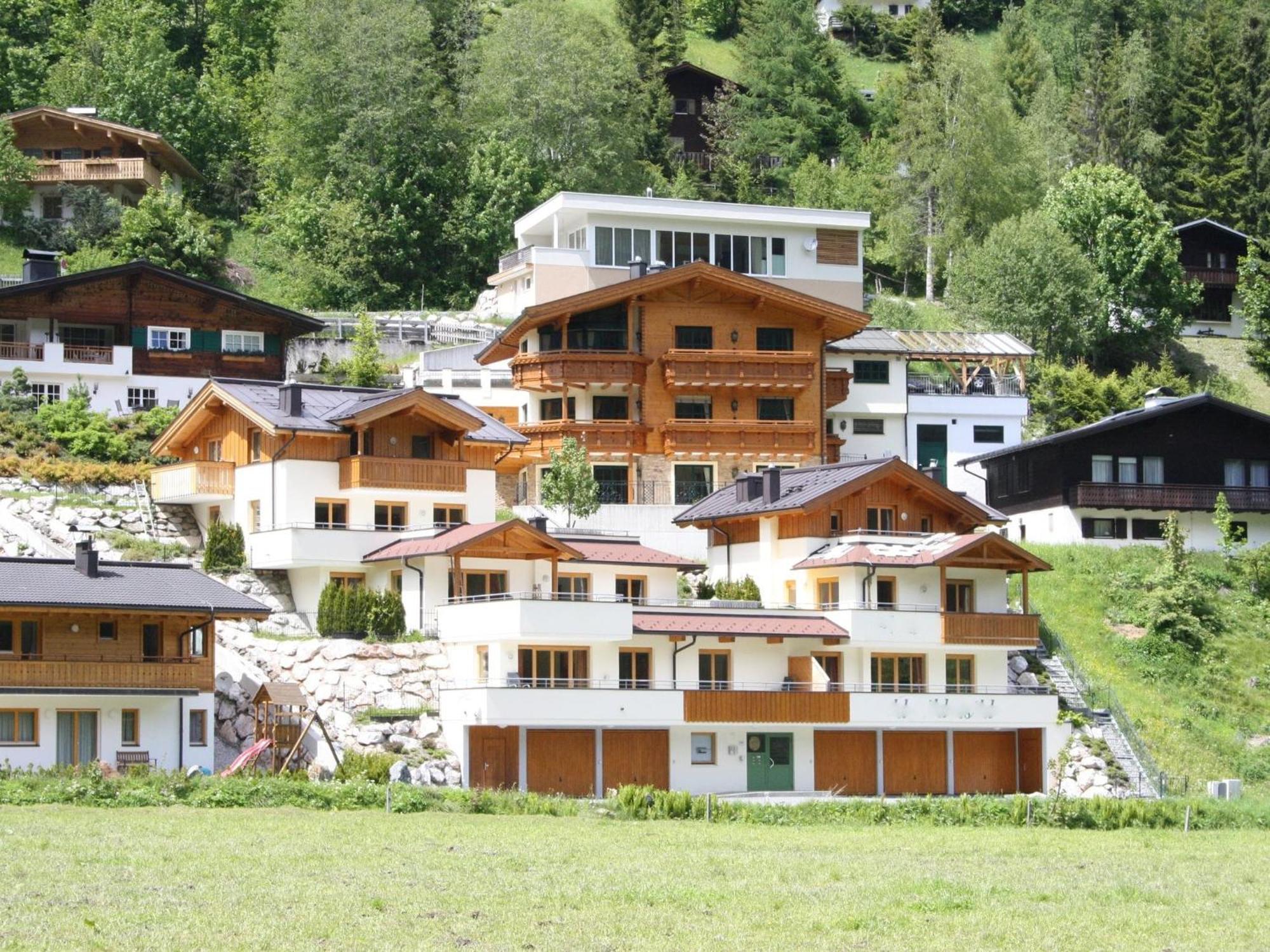 Large Chalet Apartment In Saalbach Hinterglemm エクステリア 写真